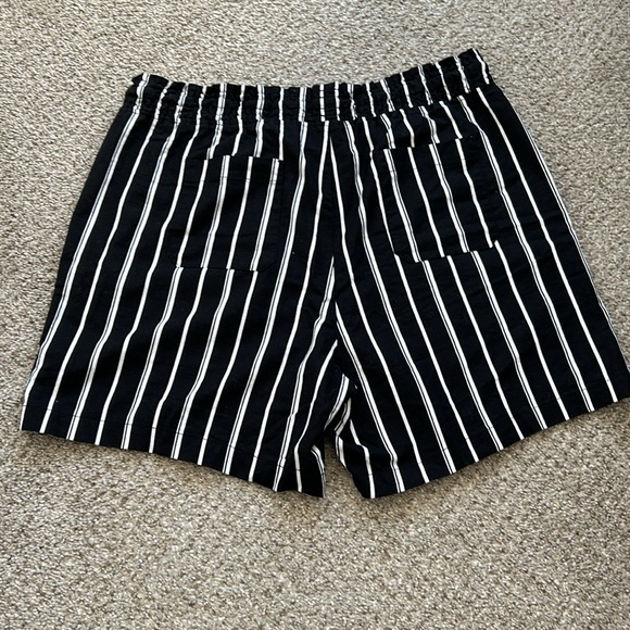 Linen/Cotton Shorts - Picture 2 of 4